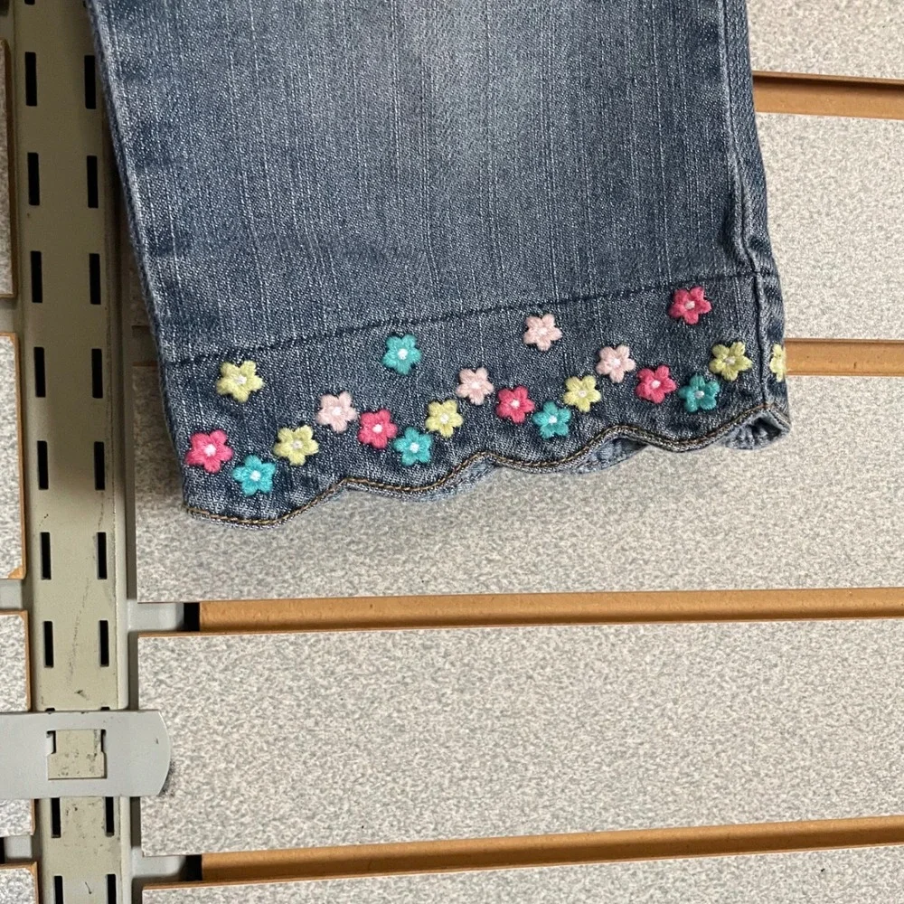 VTG Gymboree Girls 4T Blue Denim Jeans Floral Embroidered Scalloped Hem 2008‎